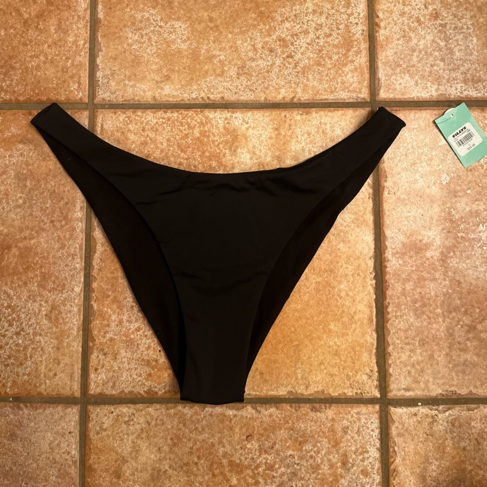 NWT TILLYS BLACKK BIKINI BOTTOM (L)
